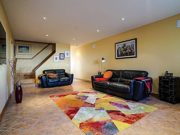 5th image of 484 Tarrytown Ave