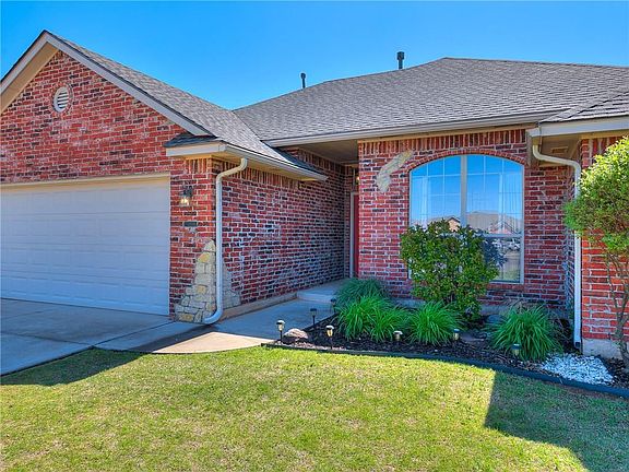 3rd image of 19212 Everwood Dr