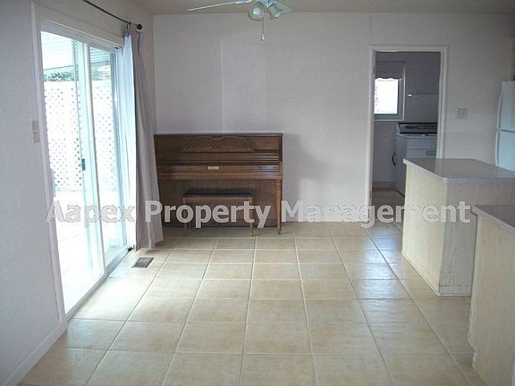 3rd image of 26851 Underwood Ave