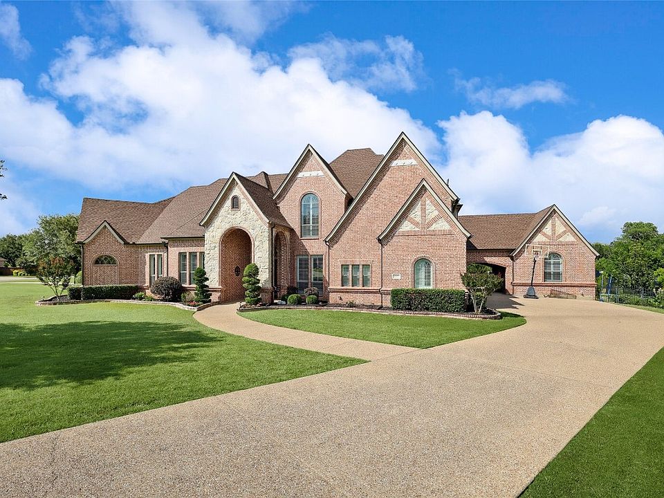 1st image of 832 Columbia Ct