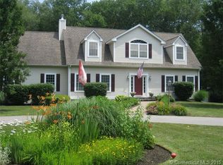13 Twin Oaks Ln, Clinton, CT 06413
