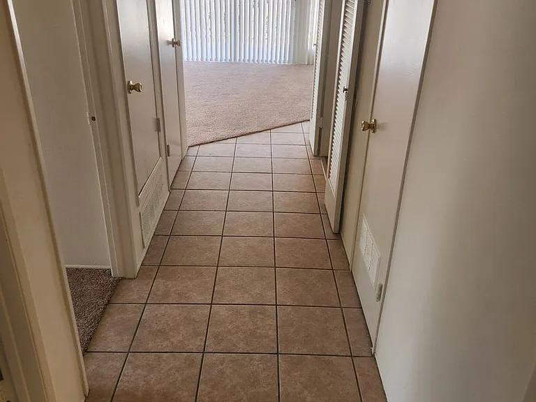 249-289 W Amber Ct — Photo 5
