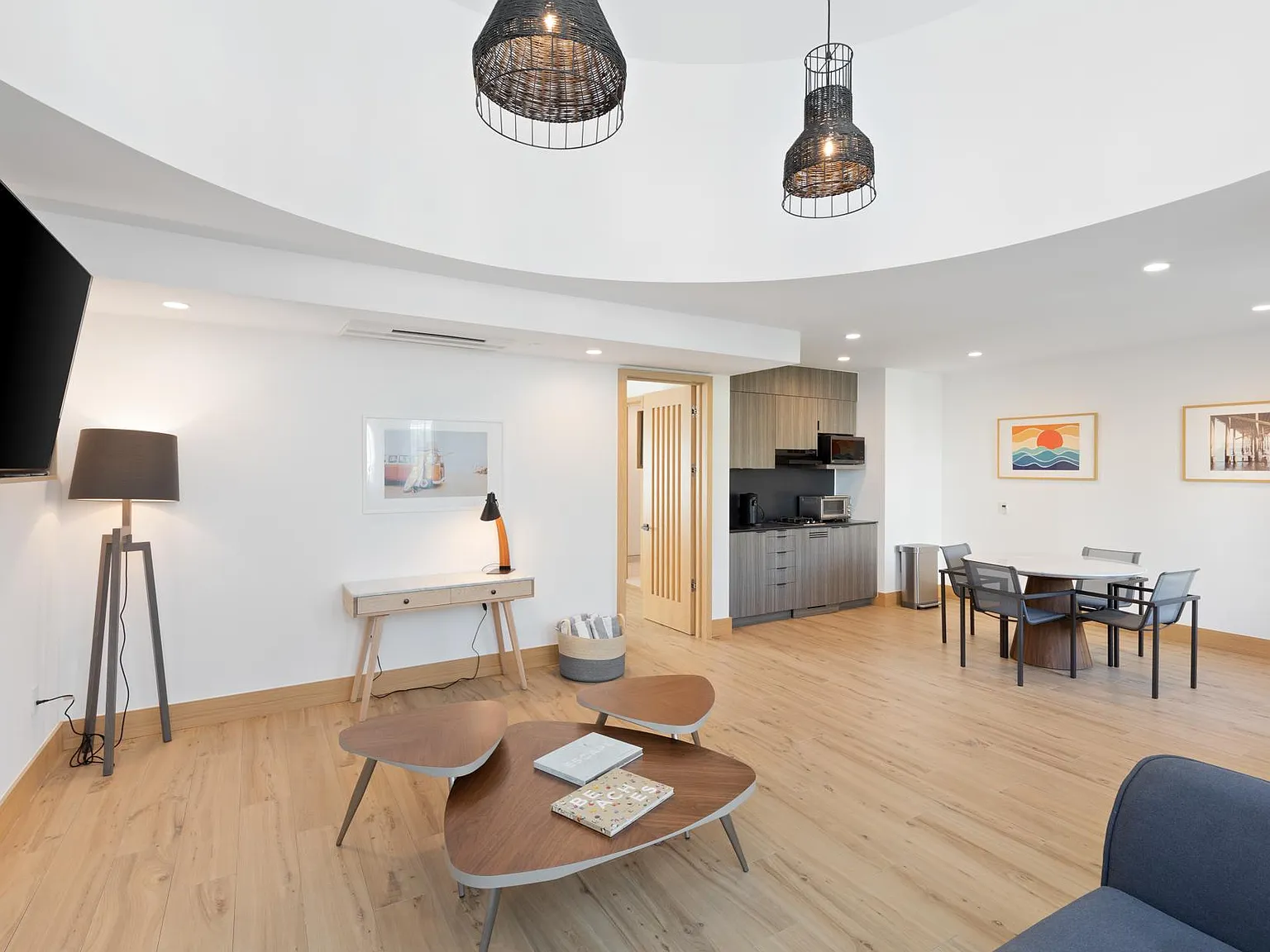 1 bed, 570 sqft, $9,950 — Photo 3