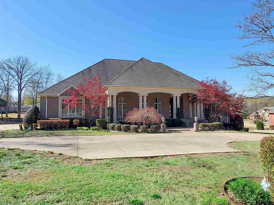 2nd image of 305 Huntcliff Dr