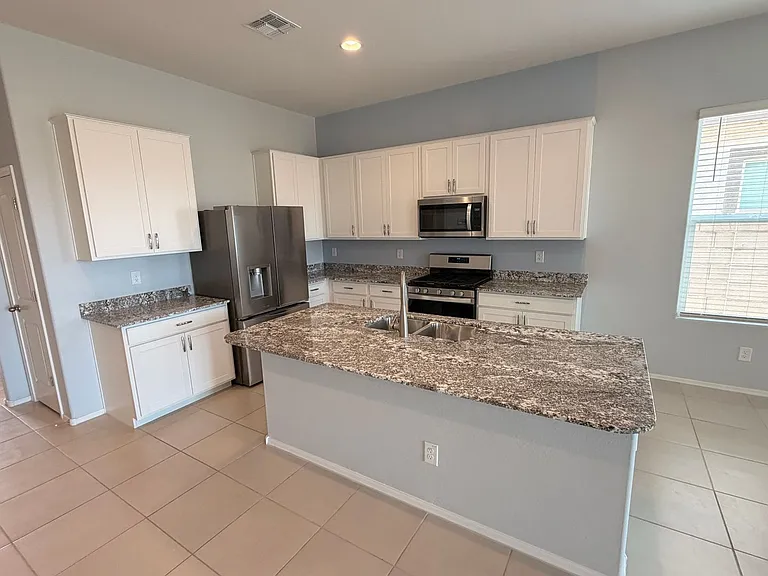 15628 W Smoketree Dr — Photo 4