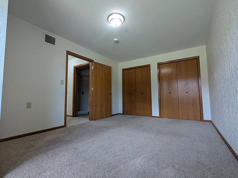 1100 Grove St — Photo 7