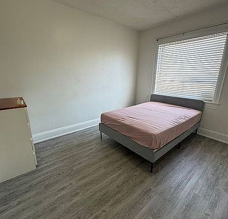 5th image of 930 Saint Clair Ave W #301