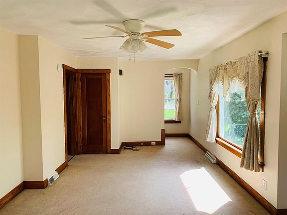 3rd image of 52 Banks Ave