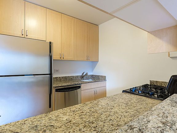 4th image of 235 W 48th St APT 34A