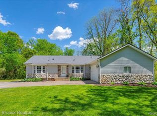 3151 Old Plank Rd, Milford, MI 48381