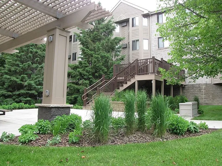 Sterling Ponds Apartments — Photo 13