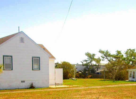 4th image of 4 W James St