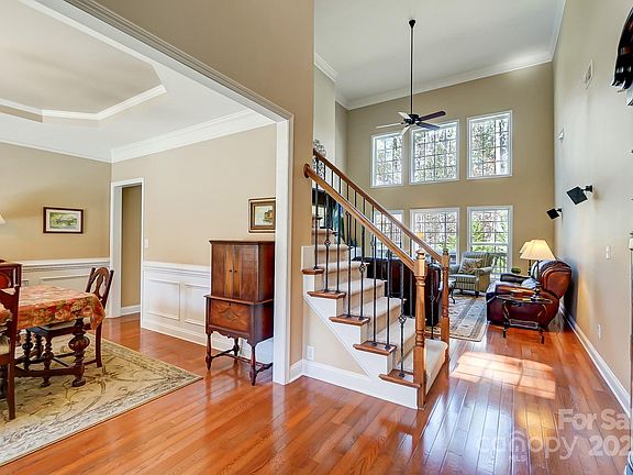 4th image of 5601 Turkey Oak Dr
