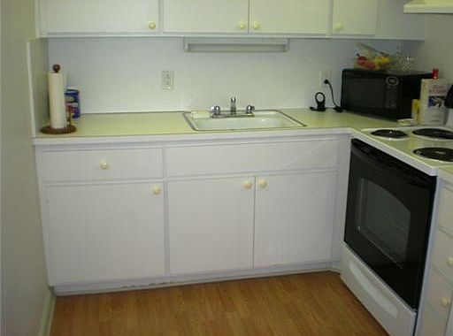 3rd image of 34 Hastings C #-