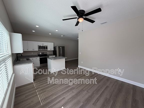 2nd image of 1418 SE Magnolia Loop #103