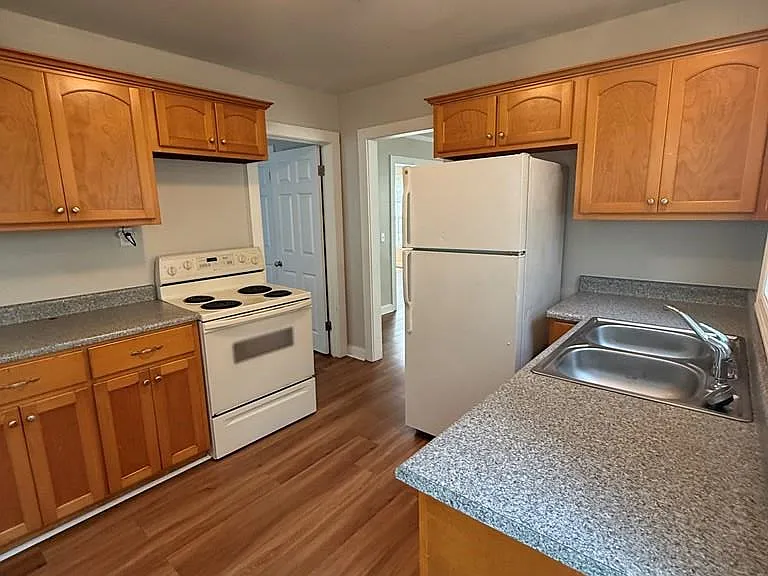 498 W Bay St — Photo 5