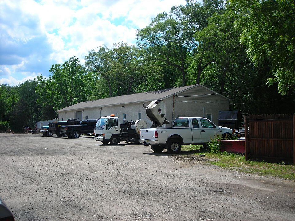 3,000 sq ft building