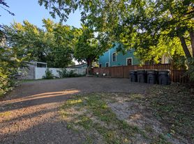 61 Delos St W
