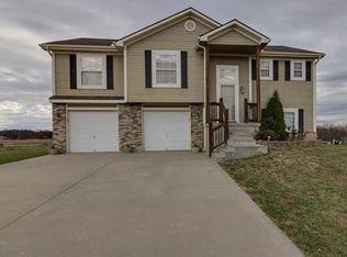 626 SW Tisha Ln, Grain Valley, MO 64029