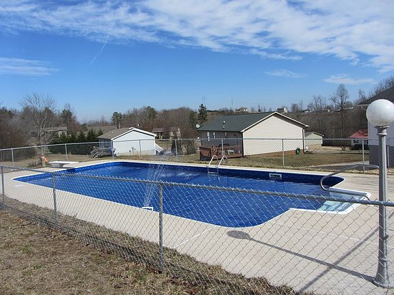5th image of 163 Brookhill Ln NE