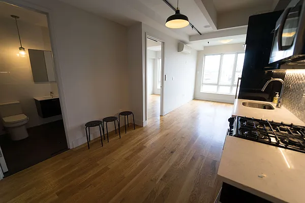 Rented by Manhattan Management LLC | media 51