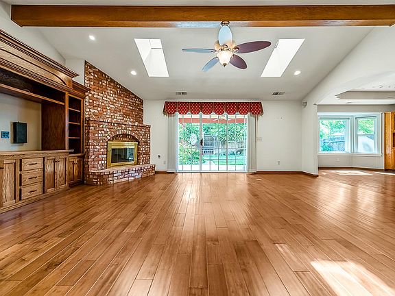 2nd image of 2822 S Kent Ct