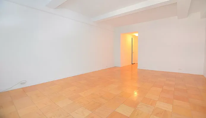 Rented by Manhattan Realty Group | media 2