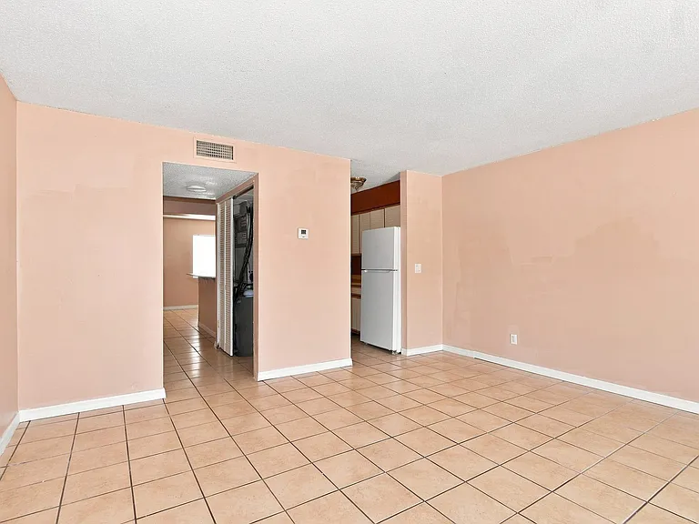 115 Michelle Ln — Photo 7