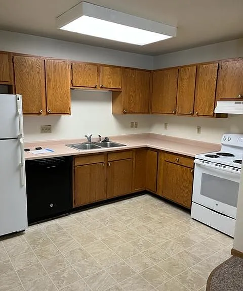 121 County Road Qq #D13 — Photo 1