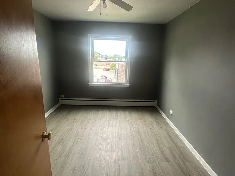 7105 W Capitol Dr — Photo 5