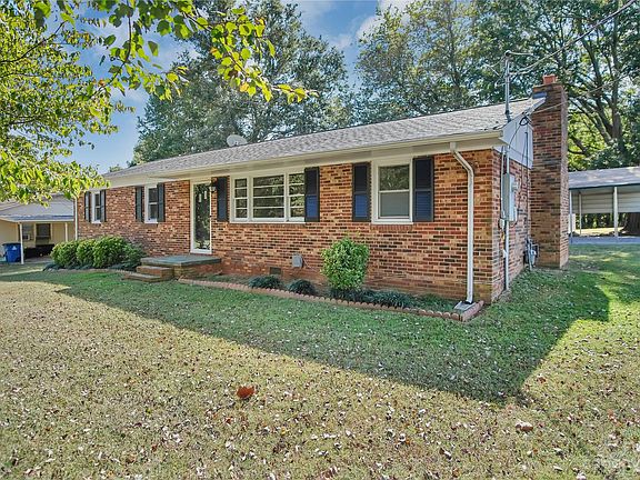 3rd image of 2122 Amesbury Dr