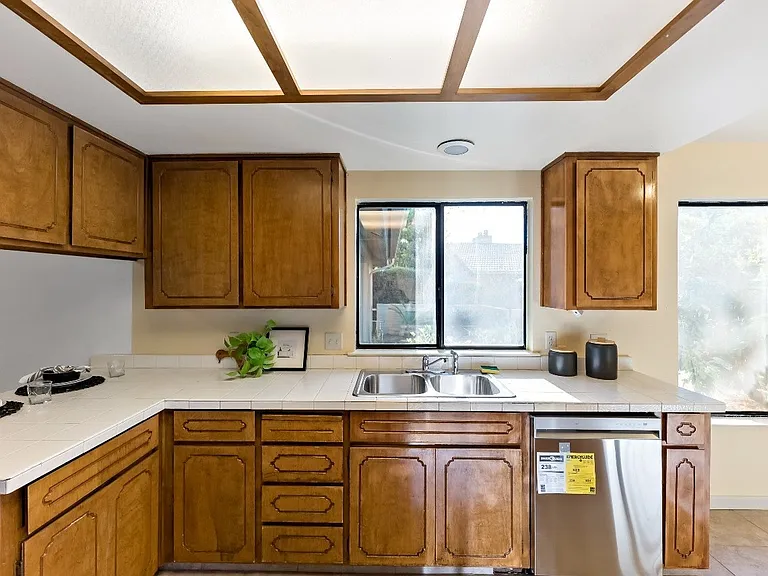 1592 Tollhouse Ln — Photo 5