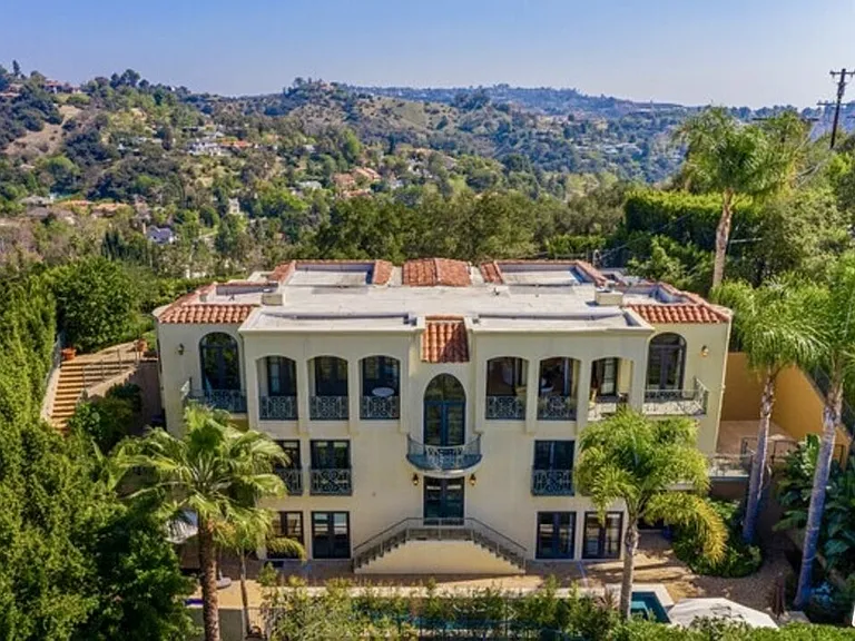 3110 Benedict Canyon Dr — Photo 2