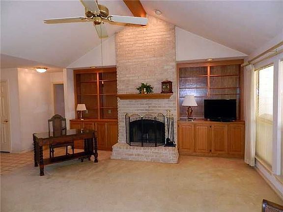 5th image of 109 Clubhouse Dr