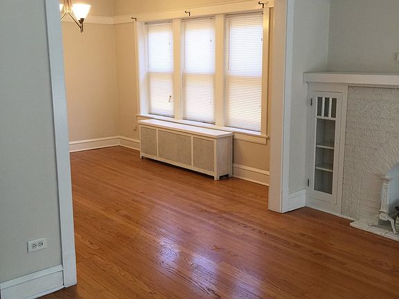 3rd image of 1821 N Nagle Ave