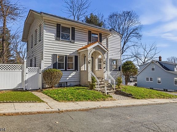 2nd image of 50 Ridgehurst Rd