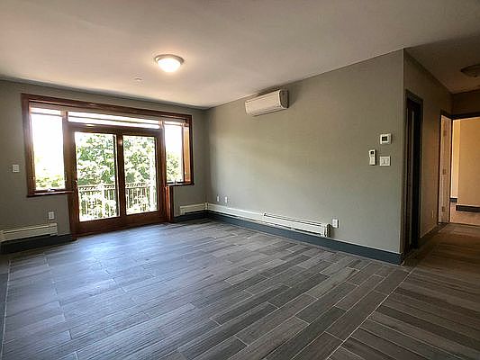 1st image of 560 19th St APT 3A
