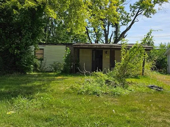 114 Saint Barbara Ln, Cahokia, IL 62206