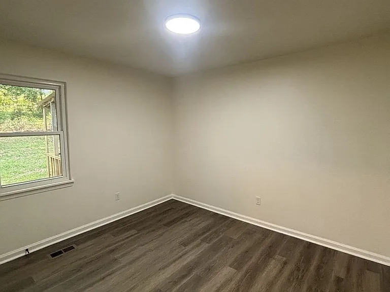 2535 Martin Cir — Photo 12