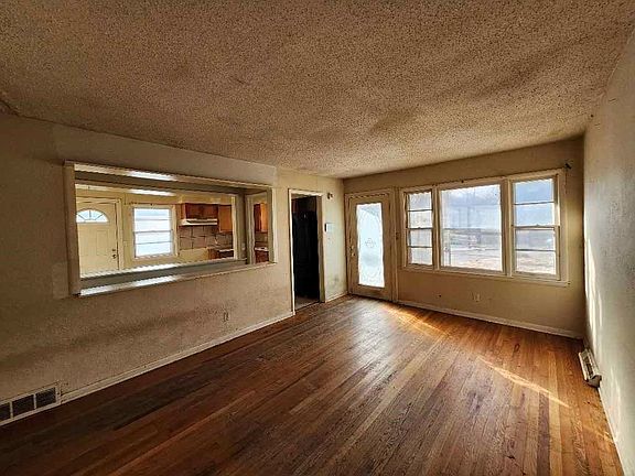 3rd image of 6905 Bellefontaine Ave