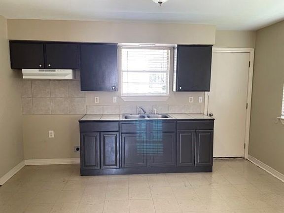 5th image of 2715 Verbena St