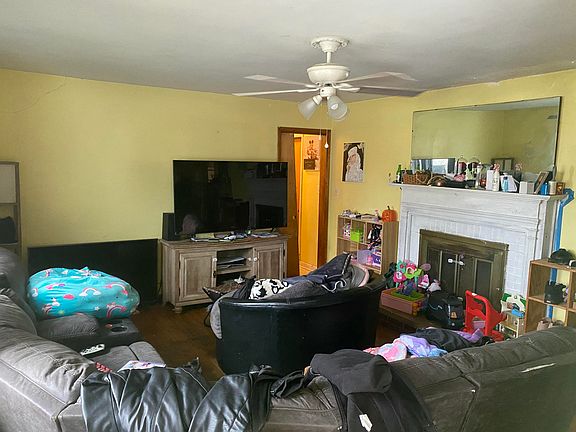 4th image of 19 Hughes Ave