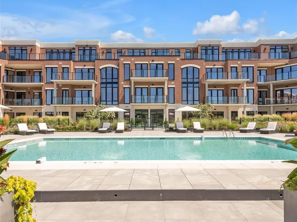 10 Shore Road #309, Glenwood Landing, NY 11547