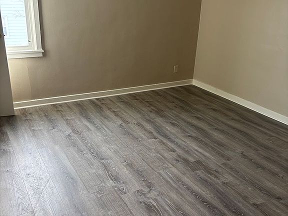 5th image of 28-36 Chapman Pl #30