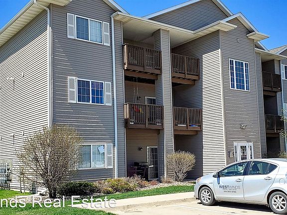 2nd image of 460 N Kansas Ave #4