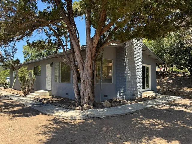 15077 Adams Dr — Photo 2