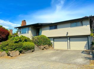 9040 Meridian Pl N, Seattle, WA 98103