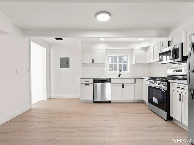 64 Soundview Ave #3 — Photo 3