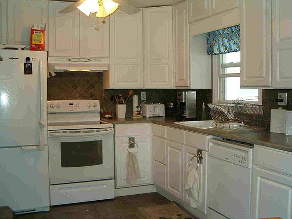 Eat in Kitchen w/pantry