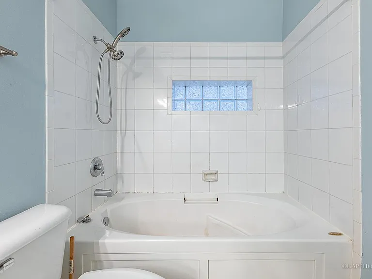 1344 W Grenshaw St #A — Photo 16